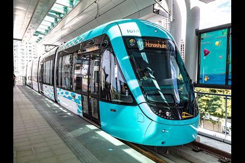 tn_tw-Danhai_tram_Green_Mountain_line_3.jpg